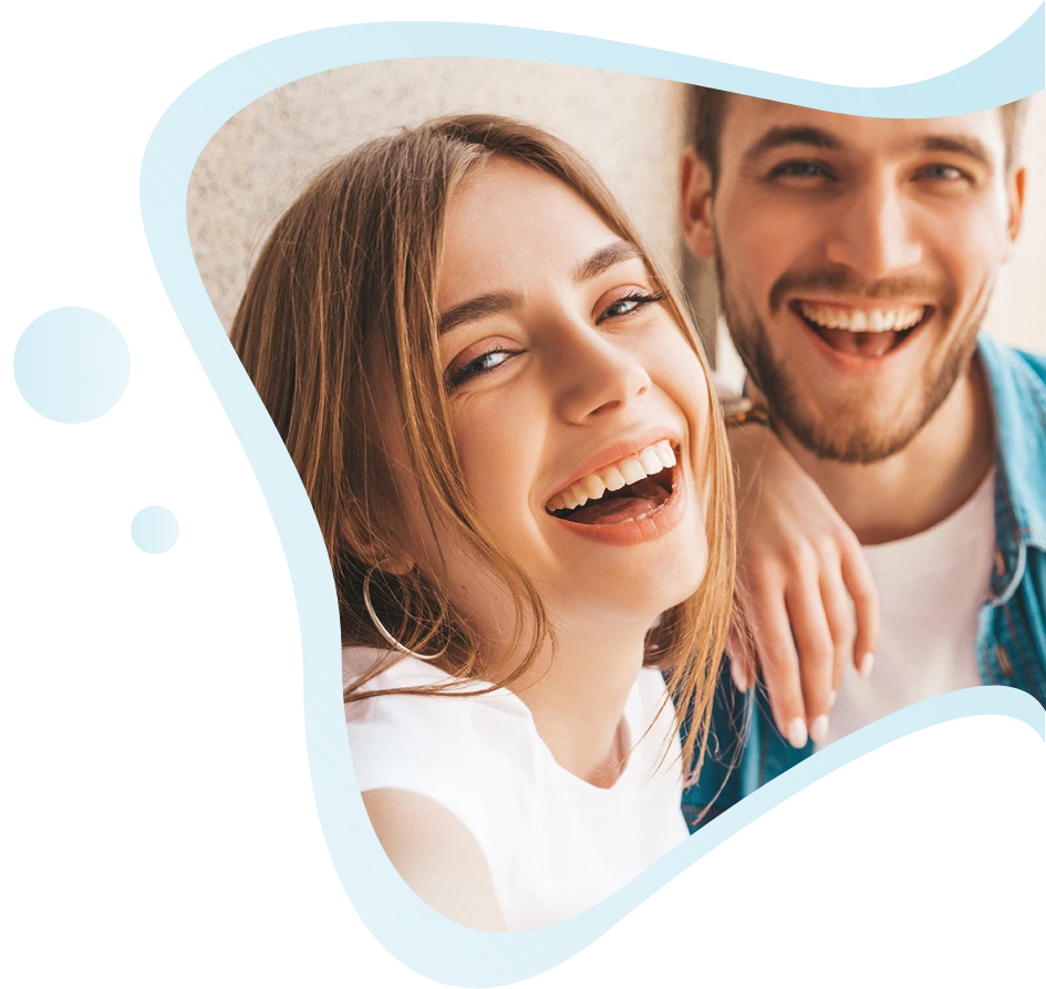 Persona mostrando un envase de Dentolan